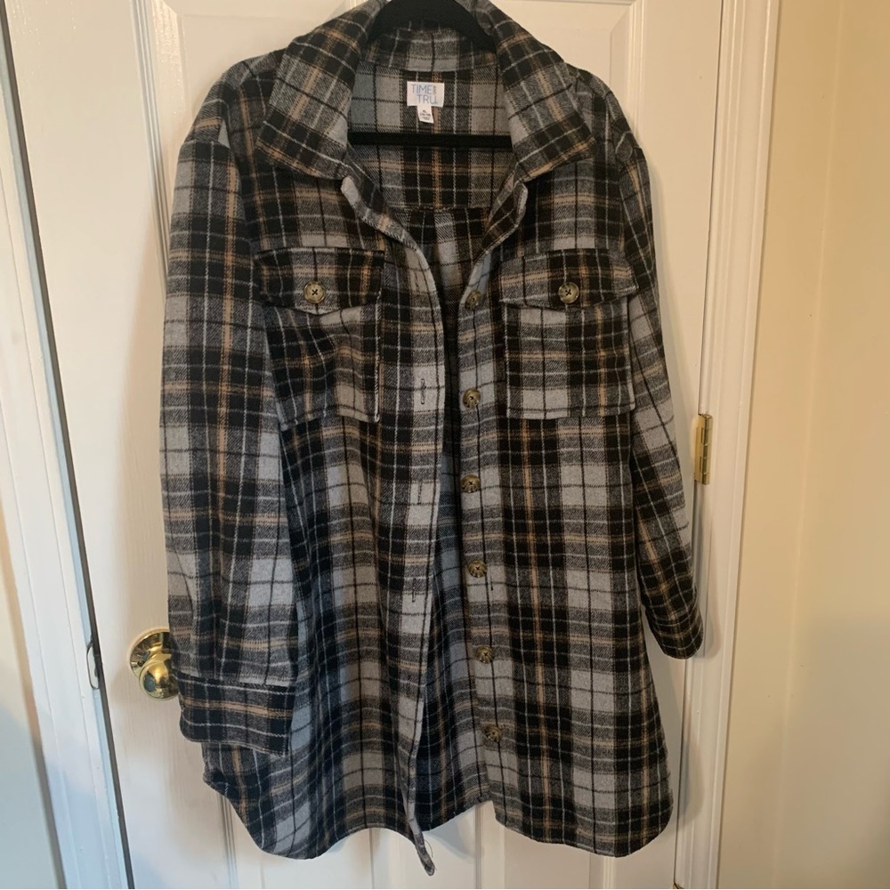 Time and Tru xl shacket with pockets